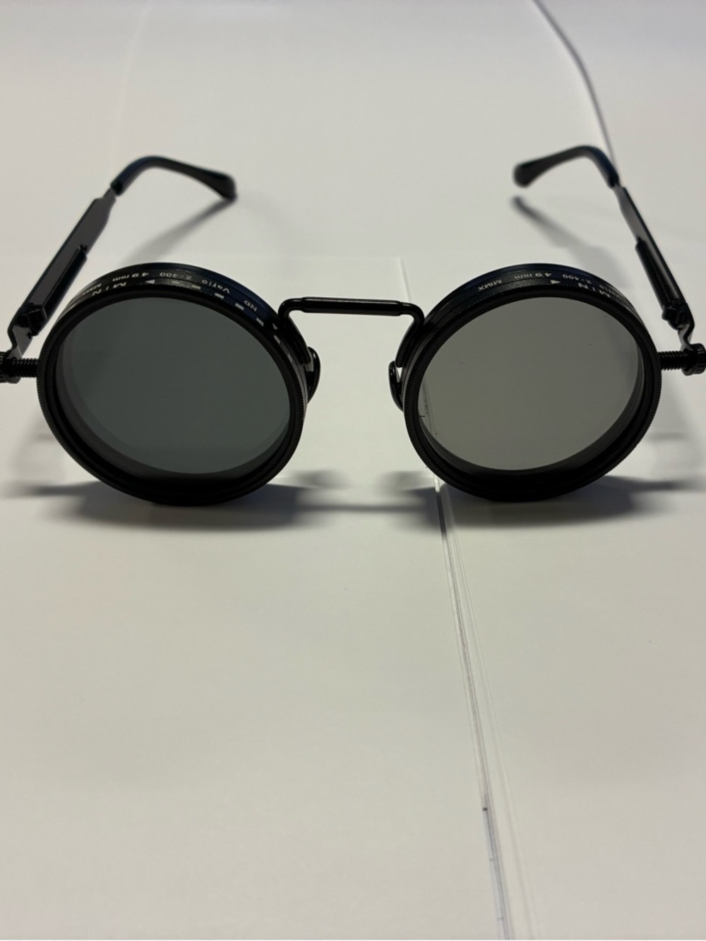 Minimalist Round Men's Sunglasses - Black